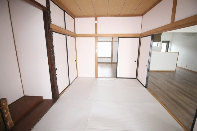 小山市喜沢の居間・リビング|1階和室、ダイニングの隣にあり、居間としても使えそうで、和室でゆっくりするのは良いですね！！