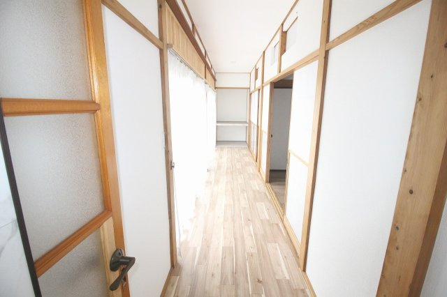 小山市喜沢のその他|1階のお部屋をつなぐ明るい広縁です！