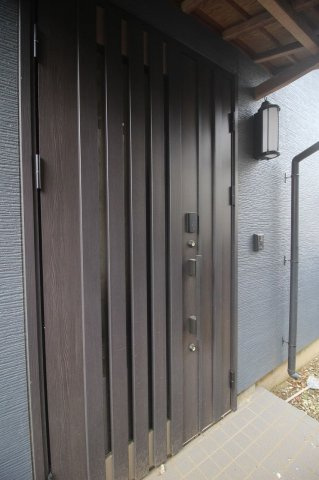 小山市喜沢の玄関|カードキー採用の便利で安全な玄関ドアです