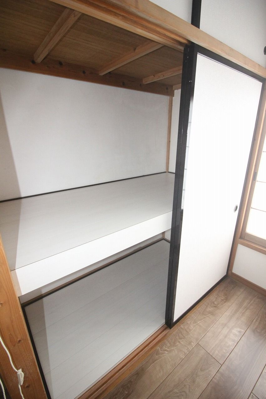 小山市喜沢の洋室|和室をリフォームしたので、クローゼットではなく押入れなので収納は安心です！