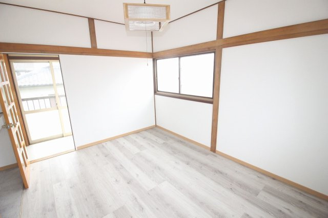 小山市喜沢の子供部屋|2階西側洋室です、レトロな雰囲気も残るお部屋です