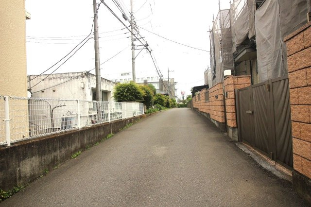 小山市喜沢の前面道路含む現地写真|北側前面道路です、西側から撮影