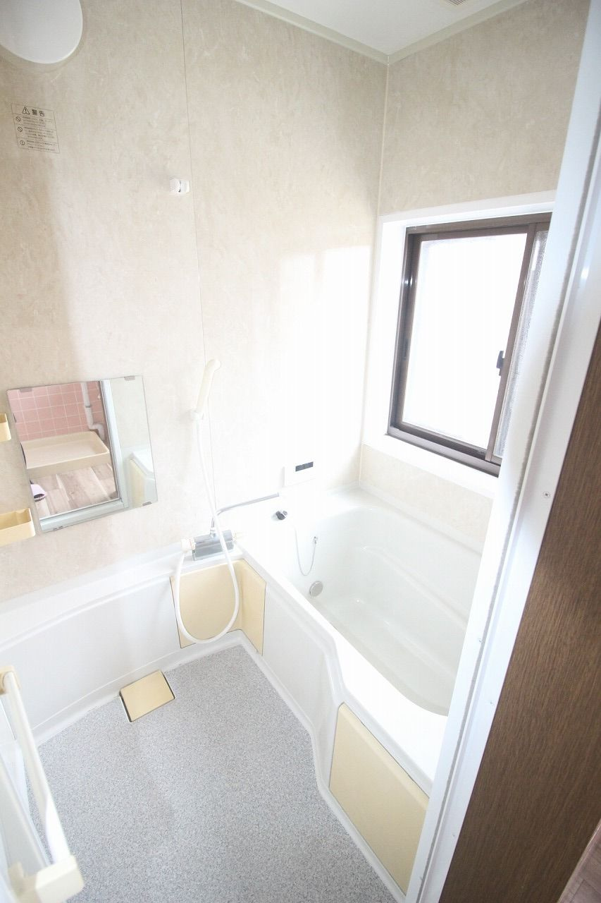 小山市喜沢の浴室|ボタン一つで給湯できるお風呂になっています