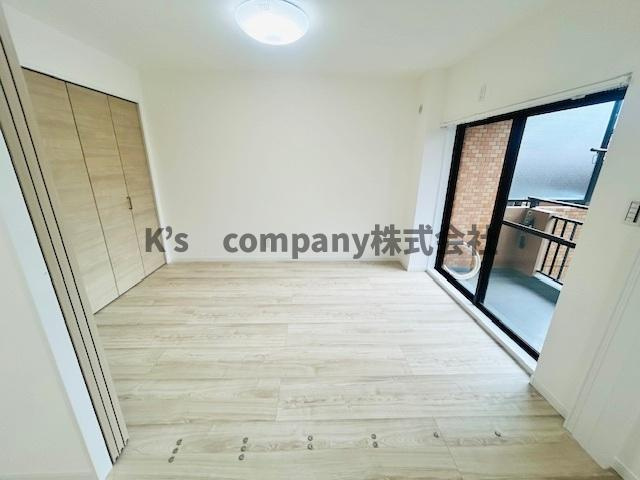 茅ヶ崎市赤羽根　ライオンズマンション湘南茅ヶ崎の洋室|南側の洋室◇バルコニーに出られるお部屋です♪