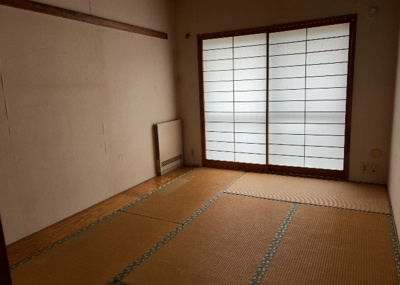 【寝室】 | オリオエント東林間ー２ | 寝室でゆっくりと過ごすためにはベッド周りの適度な空間を担保することや窓の位置、照明の明るさ、寝室の広さなどを考える必要があります。自身や家族の構成とライフスタイルに併せて寝室にする部屋を選びましょう！