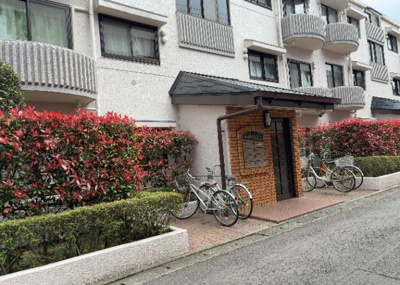 【外観】 | オリオエント東林間ー２ | マンションの外観は非常に重要なポイントです！外観の善し悪しは資産価値に大きな影響を与えます。外観のいいマンションを購入することで、高値で売却がしやすく、買い手が見つかりやすいというメリットがあります。