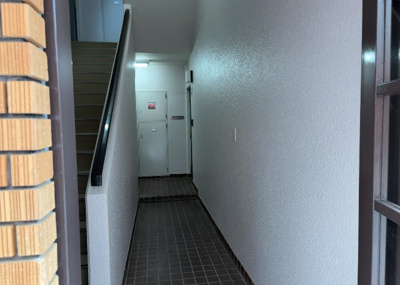 【ロビー】 | オリオエント東林間ー２ | ラウンジは、マンションの共用スペースに椅子やテーブルなどを配置した利用者が寛げる空間です。屋内型ラウンジと屋外型ラウンジがあります。共用部分の管理状況と合わせて、詳細については現地でご確認ください。