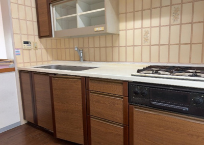 【キッチン】 | オリオエント東林間ー２ | 標準的なシステムキッチンの横幅は、165cm～300cm程度です。2100・2400・2550・2700などミリ単位で表記されます。普段どのように料理をするのかを想定しながら合ったサイズを選びましょう