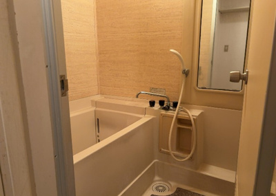 【浴室】 | オリオエント東林間ー２ | 入浴時の快適さも大事なことですが、綺麗な状態を維持できなければ気持ちよく入浴できません。毎日の掃除が楽という点は大事なポイントになります！カビが生えにくく掃除がしやすい、壁や浴槽を選ぶといいでしょう。