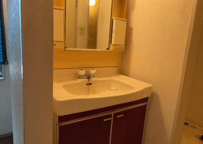 【独立洗面台】 | オリオエント東林間ー２ | 洗面化粧台では顔を洗ったり、身だしなみを整えることが本来の使い方ですが、用途によっては洗面化粧台に求められる機能が違ってくるため、ご自身や家族のライフスタイルに合ったものを選ぶことをおすすめ致します。