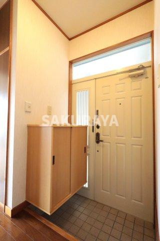 根岸コーポB棟（福居町）の玄関|2025年4月撮影。