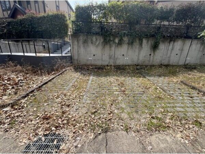 【駐車場】 | キャトルセゾンA棟B棟C棟D棟 犬猫可(フルリノベ戸建) 駐車場2台込賃料