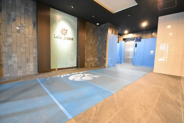 ララプレイス大阪新町ヴェレのロビー