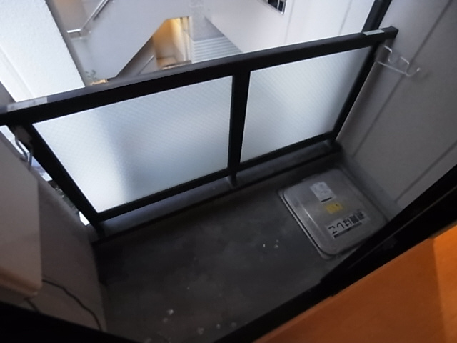 神戸市兵庫区松本通４丁目のアパートのバルコニー