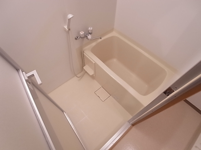 神戸市兵庫区松本通４丁目のアパートの浴室|浴室