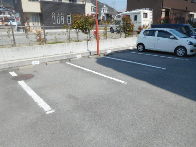 コーポあまの２の駐車場