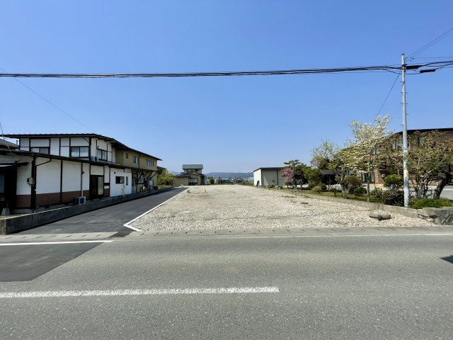 【前面道路含む現地写真】 | 山形市大字見崎　全3区画　 | 周辺環境です。