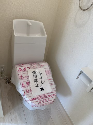 リナージュ高崎新保田中町24-1期　2号棟のトイレ|2階トイレです。清潔感のある白を基調としています。