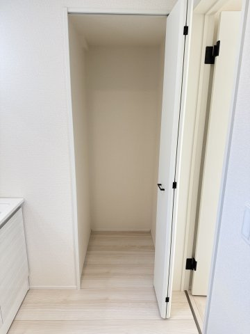 リナージュ高崎新保田中町24-1期　2号棟の収納|洗面室にも嬉しい収納付いてます☆