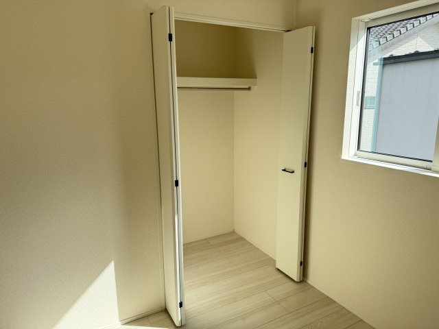 リナージュ高崎新保田中町24-1期　2号棟の収納|２階洋室2収納です