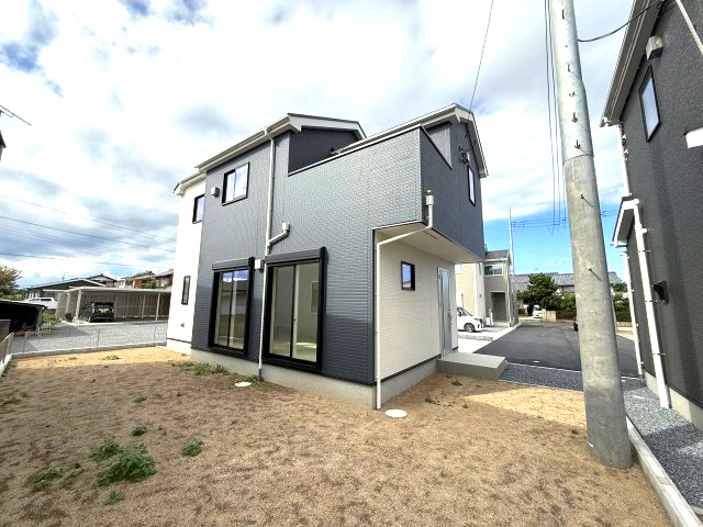 リナージュ高崎新保田中町24-1期　2号棟の庭|広々した南庭付きです。ガーデニングやお庭バーベキューも楽しめますよ！