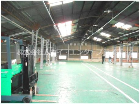 寝屋川市宇谷町　貸倉庫の内装|明るい色調の室内です