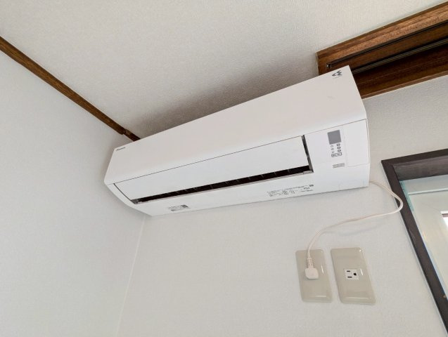 武佐4丁目　中古住宅のその他|リビングにはエアコン付き