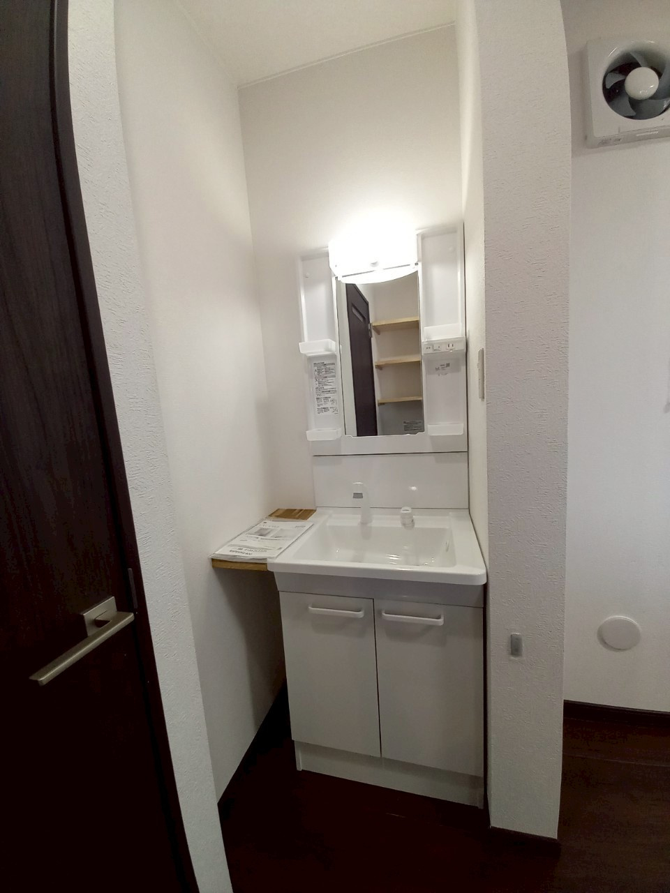 武佐4丁目　中古住宅の独立洗面台