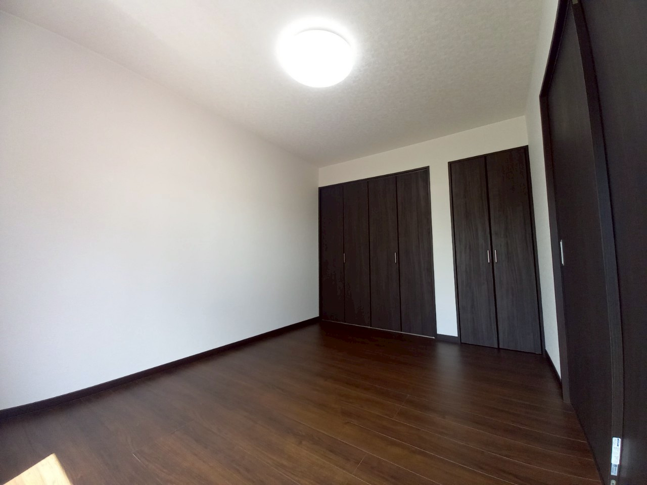 武佐4丁目　中古住宅の洋室|南西側6帖