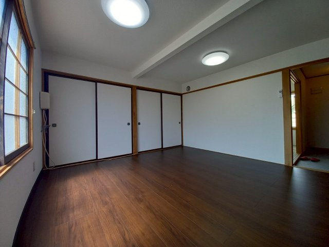 武佐4丁目　中古住宅の洋室|8帖