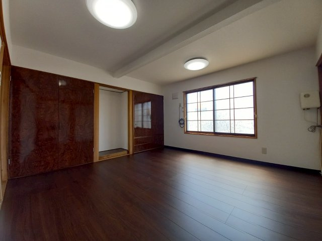 武佐4丁目　中古住宅の洋室|8帖