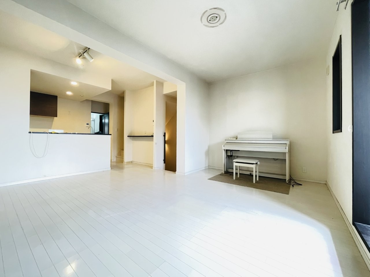 岡崎市栄町5丁目の居間・リビング