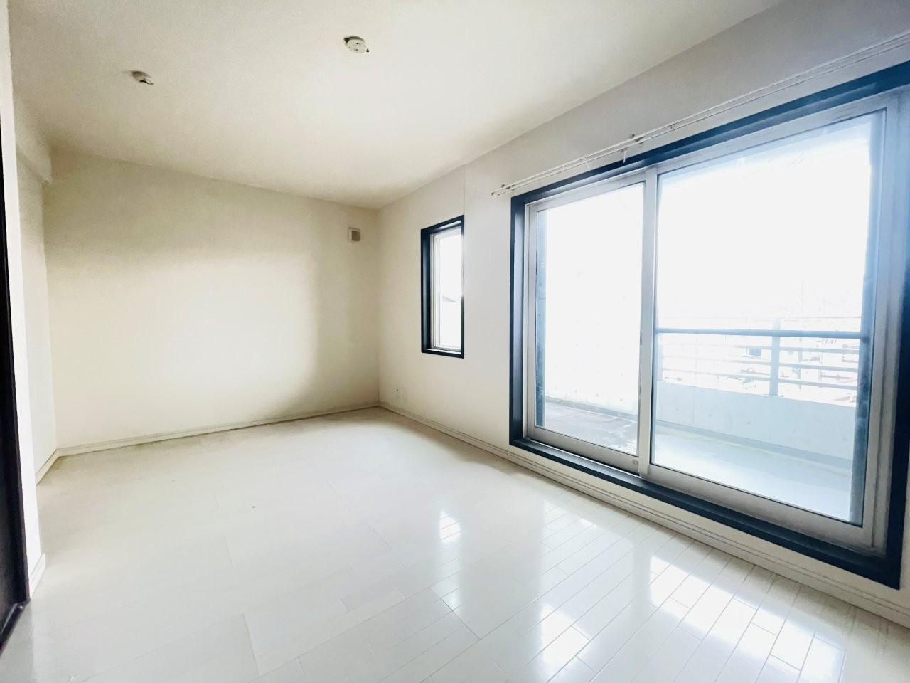 岡崎市栄町5丁目の洋室