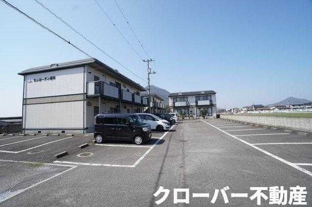 サンガーデン福本の駐車場