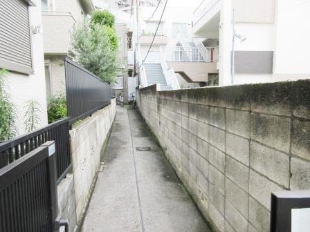 ＫＹハイツのエントランス|建物の内部です