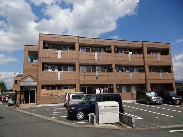 菊池郡菊陽町大字久保田のアパートの駐車場