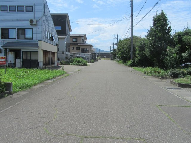 高柳2丁目住宅建設用地の前面道路含む現地写真