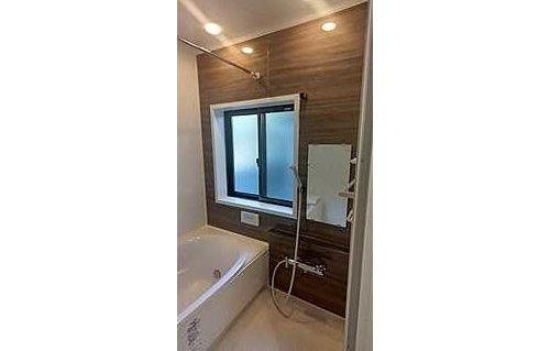 東区温品３丁目　の浴室|室内リフォーム済みで大変綺麗です◆環境とお財布に優しいオール電化住宅☆
ＩＨクッキングヒーターで空気もクリーン♪駐車１台可◎
周辺利便施設充実◎