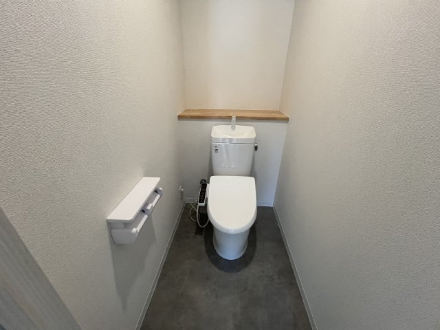 半田市南二ツ坂町１丁目貸店舗のトイレ