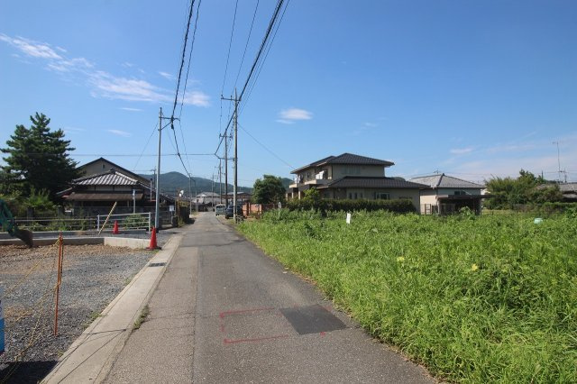栃木市薗部町1丁目　全2区画の前面道路含む現地写真|分譲地北西側道路（2025年9月撮影）