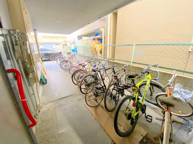【その他共用部分】 | サンルート河野 | 駐輪場は屋根付きなので、雨の日も安心！