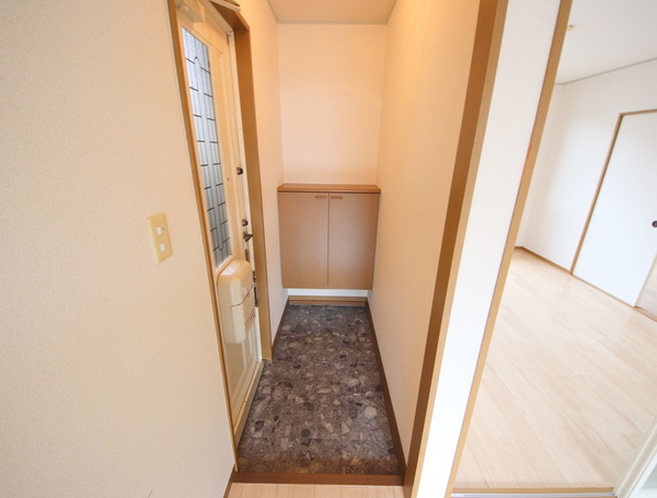 エクレール平城Bの玄関