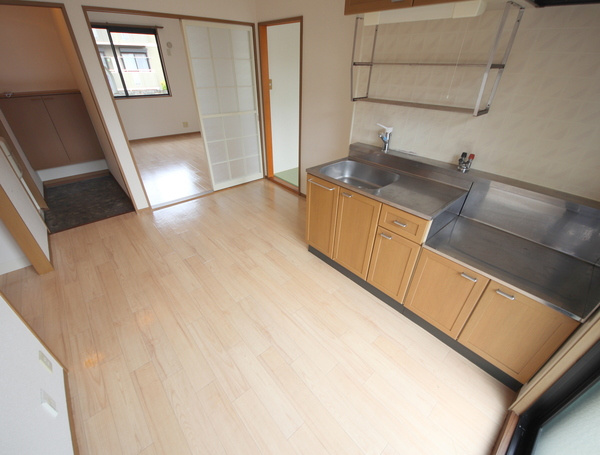 エクレール平城Bの居間・リビング