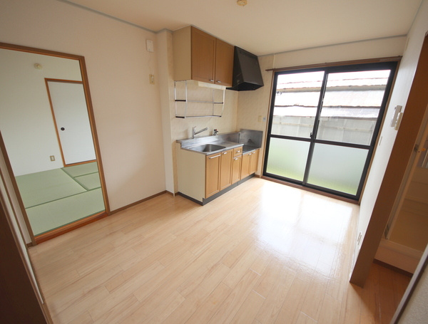 エクレール平城Bの居間・リビング