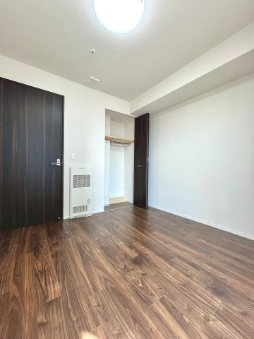 レーベン環状通東 THE RESIDENCEの洋室