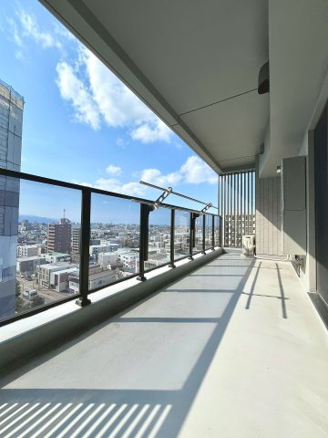 レーベン環状通東 THE RESIDENCEのバルコニー