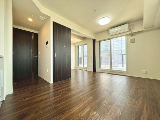 レーベン環状通東 THE RESIDENCEの居間・リビング