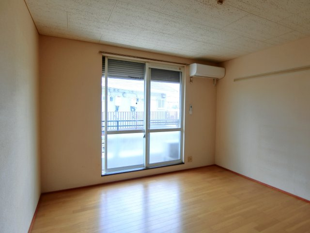 サンパレス成東A棟の洋室