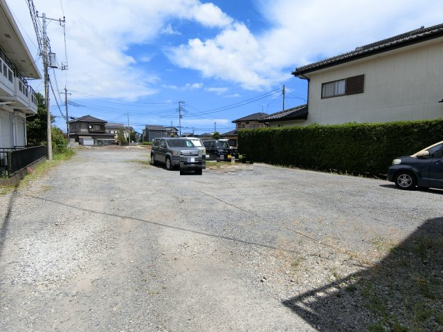 サンパレス成東A棟の駐車場