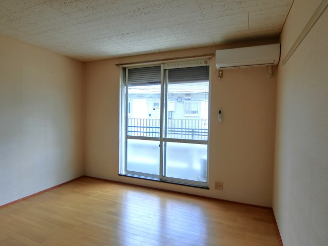 サンパレス成東A棟の居間・リビング